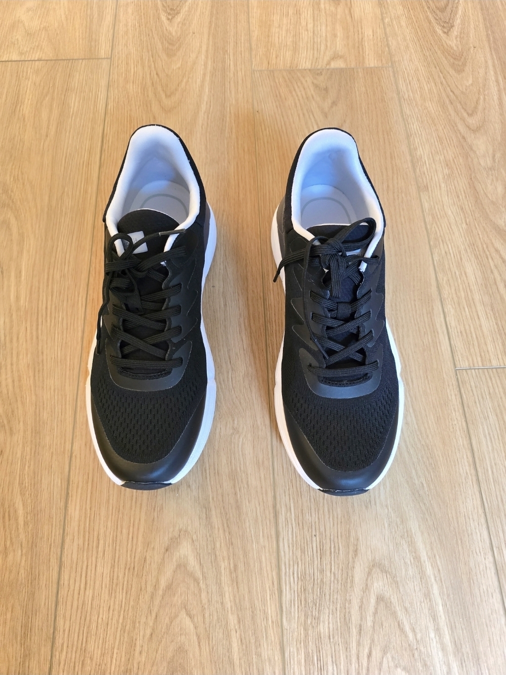 Easy Spirit Leanne2 Women's Black and White Sneakers